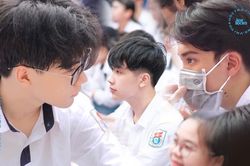 Nam sinh đeo khẩu trang vẫn bị dân mạng 'phát hiện' ra nhan sắc 'không phải dạng vừa đâu'