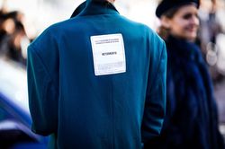 Hãng Vetements tố Balenciaga ăn cắp ý tưởng