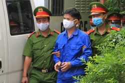 Hoãn xử vụ bác sĩ hiếp dâm nữ điều dưỡng