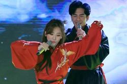 Đan Trường bị fan cuồng 'chặn xe, nằng nặc đòi cưới'