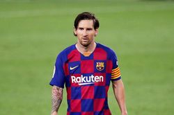 Eto'o: 'Một mình Messi không đủ 'gồng gánh' Barcelona'