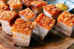 Cách làm thịt quay giòn rụm bằng nồi chiên không dầu
