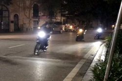 Bắt nhóm đi xe máy lạng lách, đánh võng qua nhiều tuyến phố