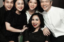 Bạn trai Thanh Lam thân thiết với mẹ và các con của nữ diva