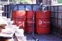 Bắt quả tang đối tượng làm giả dầu diesel