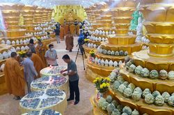 'Tôi mừng phát khóc khi nhận ra hũ tro cốt của vợ'