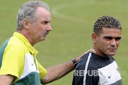 'HLV Alfred Riedl khơi dậy tiềm năng của bóng đá Việt Nam'
