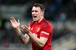Phó chủ tịch Ed Woodward ra tay, 6 ngôi sao rời ngay M.U
