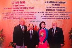 NGƯỜI LÀ NHỊP CẦU