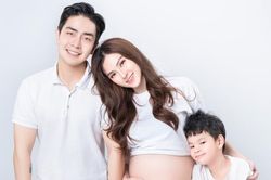Thu Thủy hạnh phúc bên chồng trẻ và con trai
