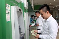 Chi trả các chế độ bảo hiểm xã hội qua tài khoản ATM tăng từ 4-16%
