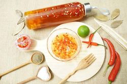 Thêm vài lát thứ quả này, nước chấm chua ngọt thơm, sánh, ăn gì cũng ngon, để lâu dùng dần trong cả tháng