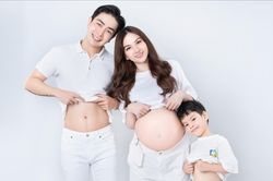 Sát ngày lâm bồn Thu Thủy khoe bộ ảnh hạnh phúc bên chồng và con trai