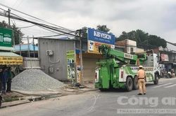 Tạm giữ 2 xe ben giả mạo xe quân đội chở đá trên QL1K