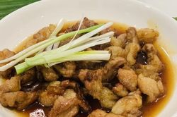 Hoa hậu Ngọc Hân chia sẻ bữa tối 3 món giản dị nấu nhanh mà đưa cơm