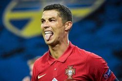Giggs: 'Ronaldo sẽ thi đấu đến 40 tuổi'