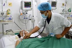 Người đàn ông bị hôn mê sau khi ho ra máu