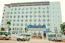 Một học sinh lớp 3 bị bỏ quên trên xe khi đưa đón