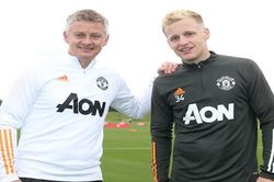 Tiết lộ: HLV Solsa đã 'chấm' Van de Beek từ 5 năm trước