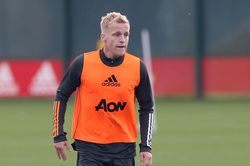 Tân binh M.U khiến Solskjaer say đắm vì... một cú húc đầu