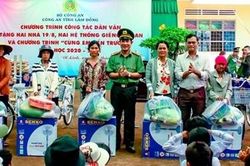 Công an Lâm Đồng tặng nhà, giếng khoan cho người dân xã anh hùng