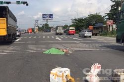 Cụ bà chống gậy đi lang thang bị xe tông tử vong thương tâm