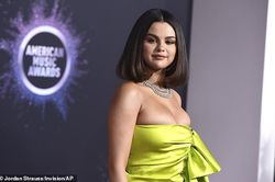 'Nóng mắt' những trang phục o ép vòng 1 quá đà của Selena Gomez