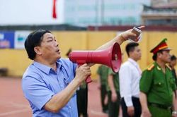 Bầu Đệ lại 'gây bão' với văn bản 'lạ' chỉ đạo chuyên môn HLV