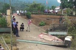 Công an Lào Cai thông tin về vụ sập cổng trường khiến 6 học sinh thường vong