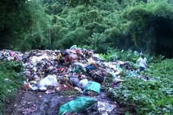Người dân vùng cao Thanh Hóa khốn khổ vì rác thải