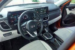 Kia Seltos có thêm màn hình và camera lùi
