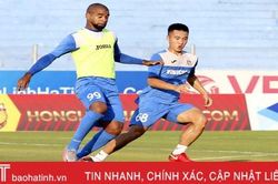 Cầu thủ Than Quảng Ninh khen mặt sân Hà Tĩnh đẹp trước trận tứ kết Cúp Quốc gia