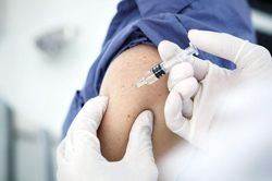 Cúm mùa có thể làm tăng gấp đôi khả năng lây lan virus SARS-CoV-2?