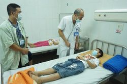 Nhiều học sinh Tiểu học ở Đông Anh ngộ độc sau bữa ăn bán trú