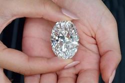 Hãng Sotheby's đấu giá viên kim cương trắng khổng lồ siêu hiếm