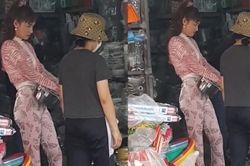 Ảnh Nhã Phương mặc quần hoa đi chợ khiến fan xôn xao