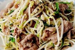 Mua giá đỗ, nếu phát hiện 3 dấu hiệu này thì tuyệt đối không nên ăn