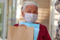 Cụ bà 100 tuổi khỏi Covid-19: 'Tôi chúc mọi người thật nhiều sức khỏe'