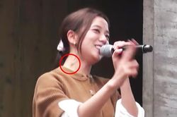 Hạch bạch huyết ở cổ Jisoo sưng to bất thường