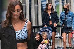 Mỹ nhân Nga Irina Shayk và thiên thần nội y Stella Maxwell khoe chân dài trên phố