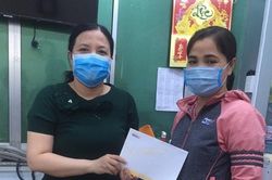 Trao hơn 62 triệu đồng cho bé Khánh Thuyên