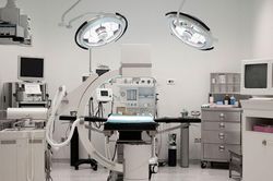 Nâng giá thiết bị y tế, mua sắm quà tiền tỉ: Lỗ hổng trong đấu thầu