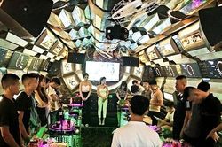 Hà Tĩnh: Bắt giữ 13 đối tượng tụ tập sử dụng ma túy trong quán karaoke