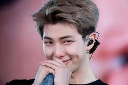 RM làm thơ hoài niệm xúc động về BTS, Jimin nổi da gà muốn phổ nhạc