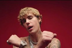 Justin Bieber bất ngờ thông báo tung nhạc mới
