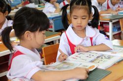 Biên soạn sách giáo khoa: 'Dứt bầu sữa mẹ'