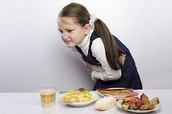 Hàng chục học sinh tiểu học nhập viện sau bữa ăn ở trường