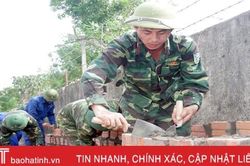 Bộ CHQS Hà Tĩnh huy động cán bộ, chiến sỹ hỗ trợ xã Phúc Đồng xây dựng nông thôn mới