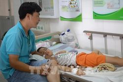 Thêm nhiều học sinh nhập viện cấp cứu trong vụ nghi ngộ độc thực phẩm ở Tp. Hồ Chí Minh