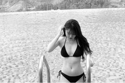 Diện bikini mà khoe cận cảnh thế này, Huỳnh Anh 'đốn tim' dân tình với thân hình 'chặt đẹp' hội chị em